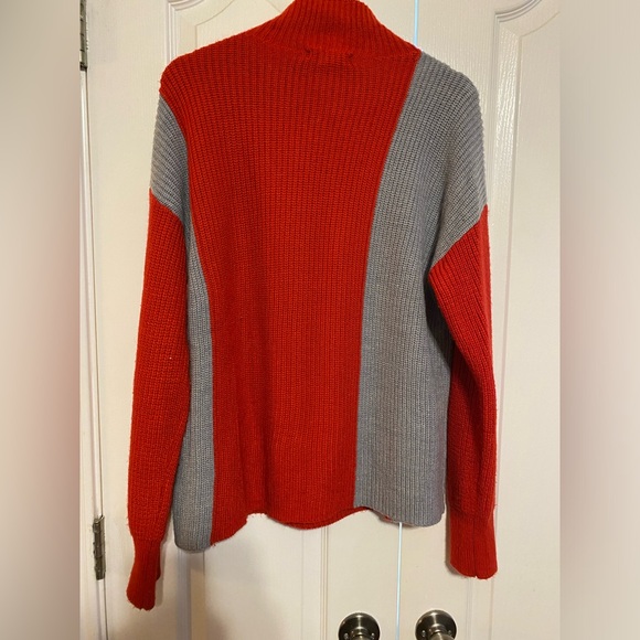 Liz Claiborne Sweater - Picture 3 of 5